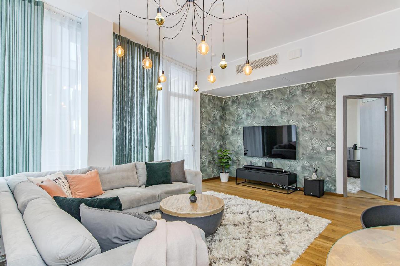 Iconic Luxury Penthouse In Heart Of Huoneisto